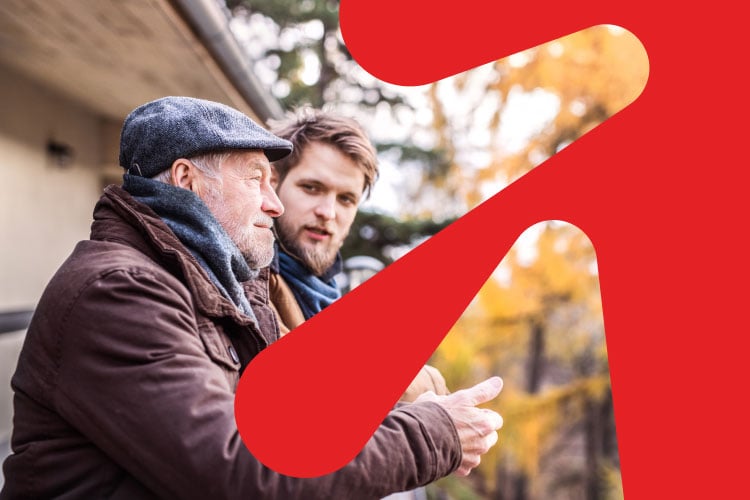 Eldre far og hans voksne sønn i samtale ute med høstgule trær i bakgrunnen. Overlagt med rød Dubins-figur.